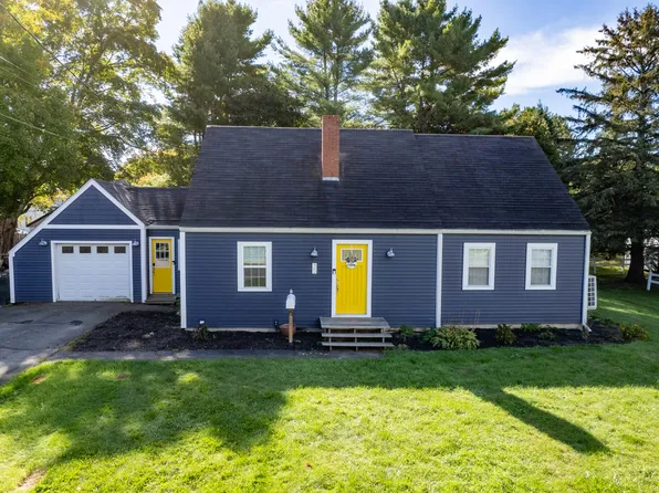 35 North Street, Newport, ME 04953