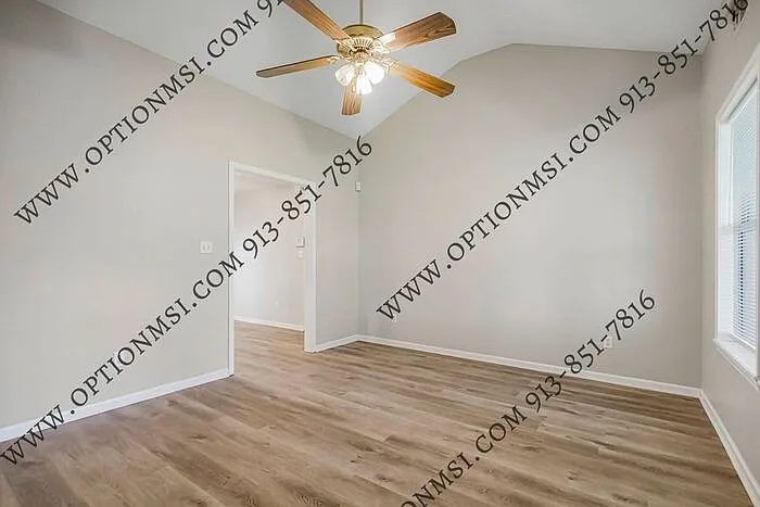 712 Harvey St — Photo 9