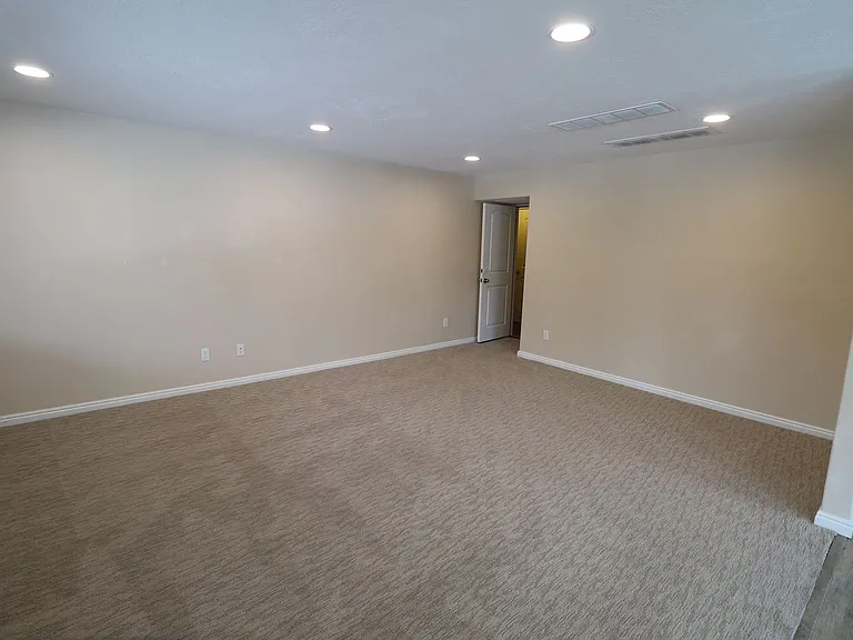 429 N 1340 E — Photo 36