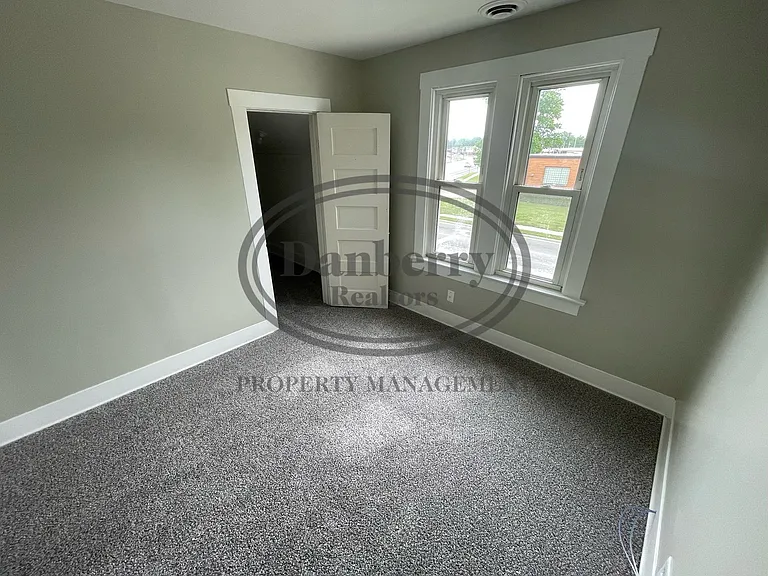 931 Tiffin Ave — Photo 13
