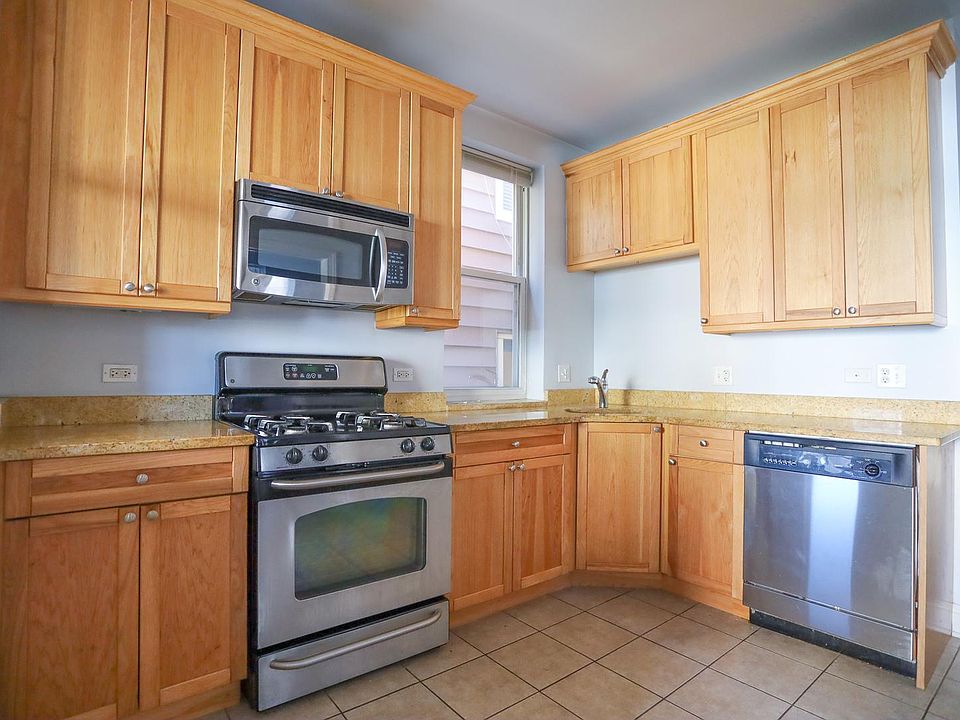 1st image of 1143 W Wellington Ave #3F