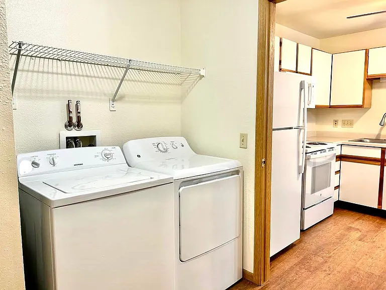 Stone Creek Apartments — Photo 17