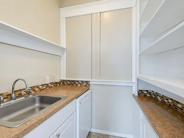 Grandview Apartments — Photo 19