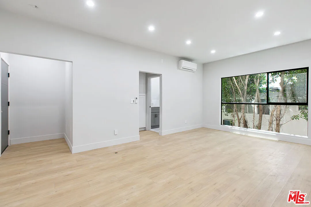 Studio, 1.0 bath, 500 sqft, $2,375 — Photo 2