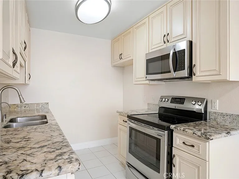 121 Sinclair Ave #206 — Photo 11