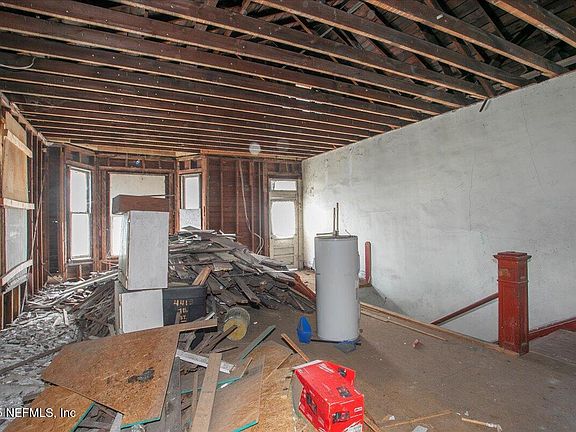 4th image of 439 E 7TH Street