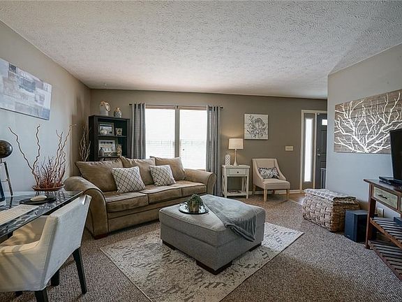 4th image of 751 Pioneer Woods Dr