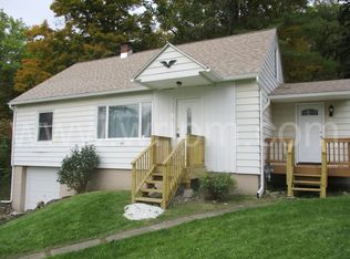 205 Riverview Dr, Amsterdam, NY 12010