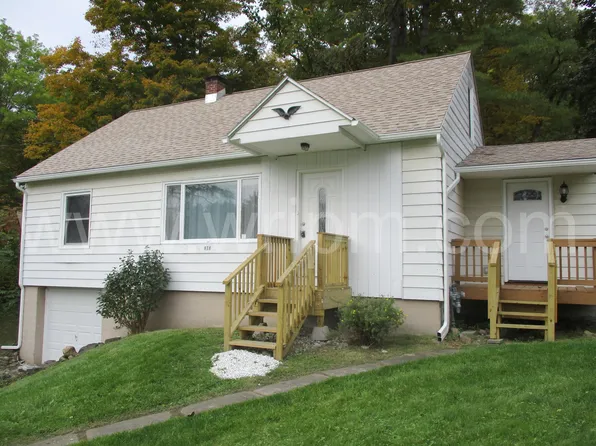 205 Riverview Dr, Amsterdam, NY 12010