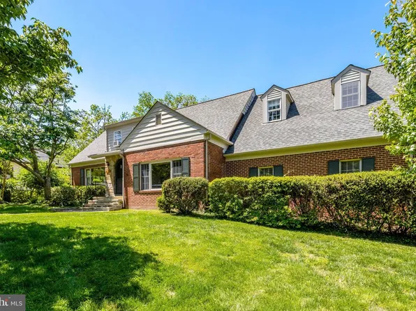 209 Tyson Dr, Falls Church, VA 22046