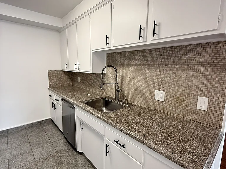 1138 Hacienda Place — Photo 8