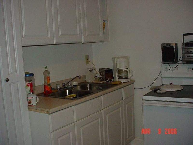 3rd image of 1 E SUNNYSIDE Street