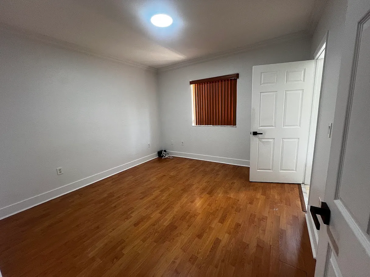 Spacious 3/2 First-Floor Condo with Private Patio Miami Lakes/Country Club — Photo 4