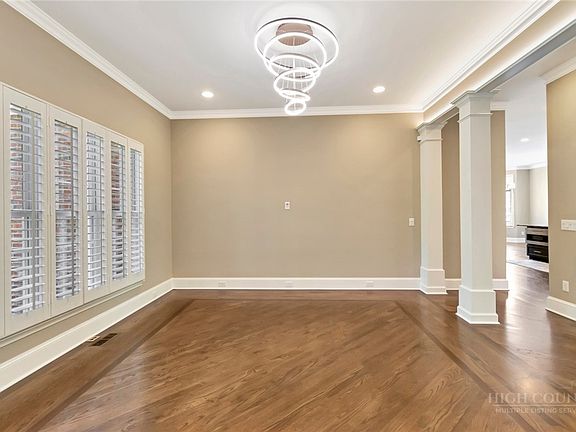 3rd image of 1660 Skyland Drive