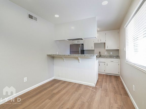 5th image of 905 Carro Dr APT 1