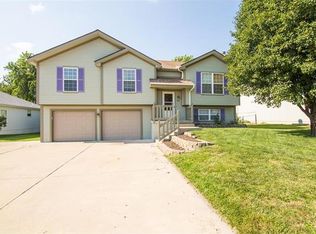 904 Winesap Ct, Belton, MO 64012