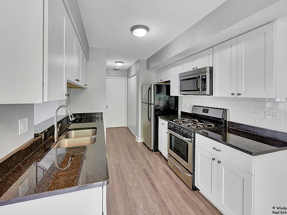 4th image of 240 Acorn Dr
