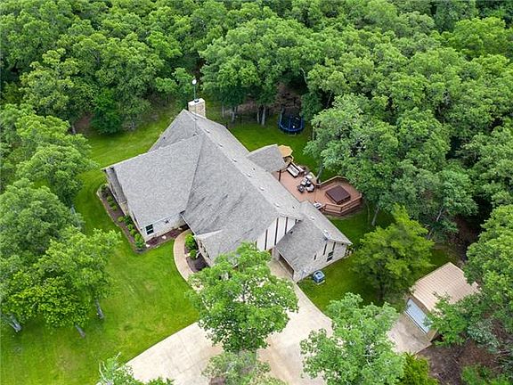 4th image of 4825 Red Oak Dr