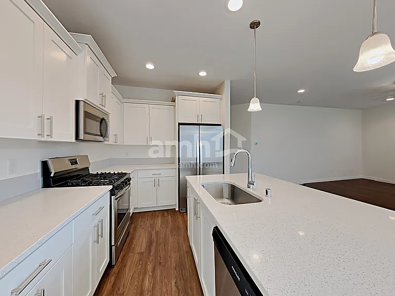 1011 NE 12th Cir — Photo 3