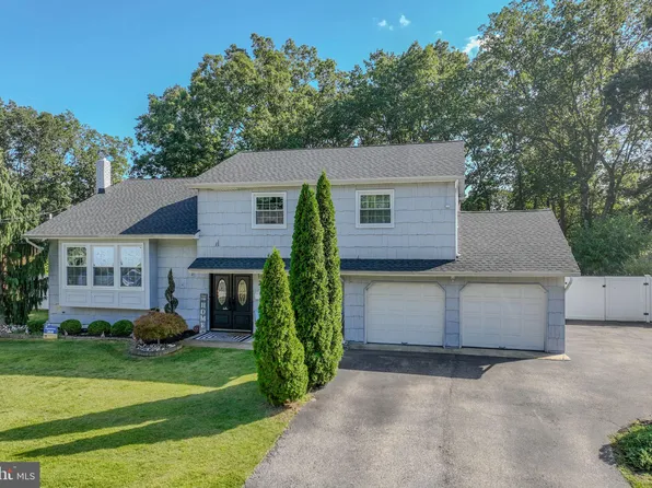 21 Sugarbush Rd, Howell, NJ 07731