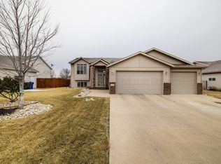 4870 44th St S, Fargo, ND 58104