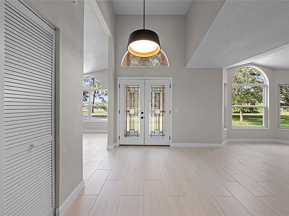 4th image of 2082 Camelot Blvd
