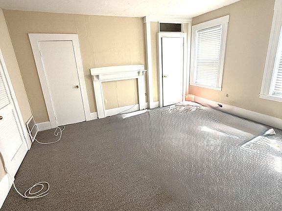 3rd image of 284 E St #2