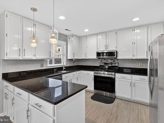3rd image of 14348 Winding Woods Ct