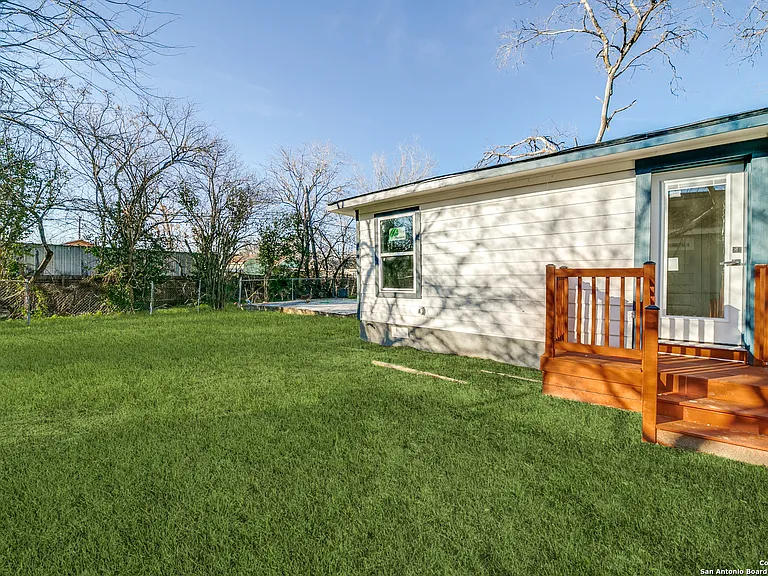 1414 Burleson St — Photo 24