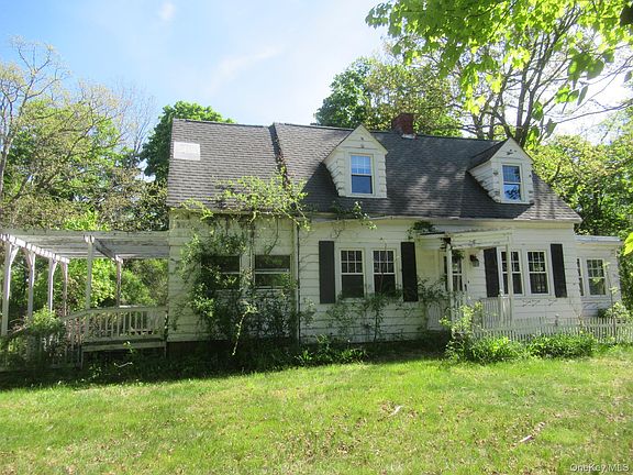 2nd image of 6 Erin Court