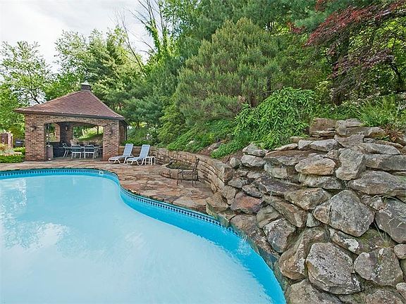 3rd image of 4560 Dogwood Dr