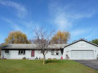 E757 Berkshire Ln, Waupaca, WI 54981