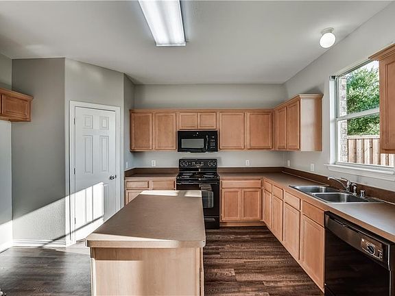 3rd image of 759 Cedar Cove Dr