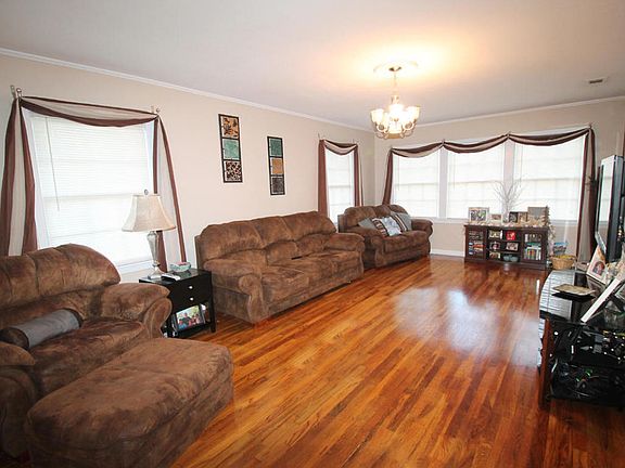 4th image of 204 Dogwood Ave