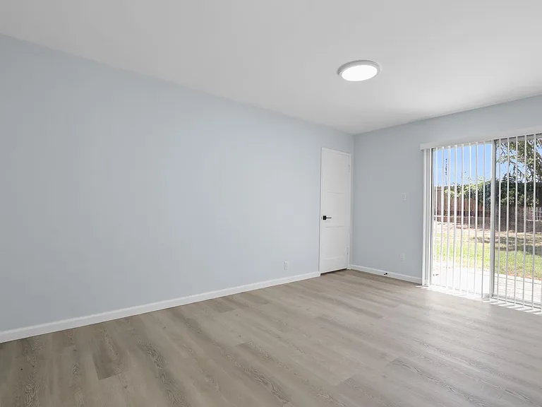 989 Arbor St — Photo 14