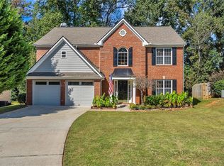 1090 Hidden Pond Ln, Roswell, GA 30075