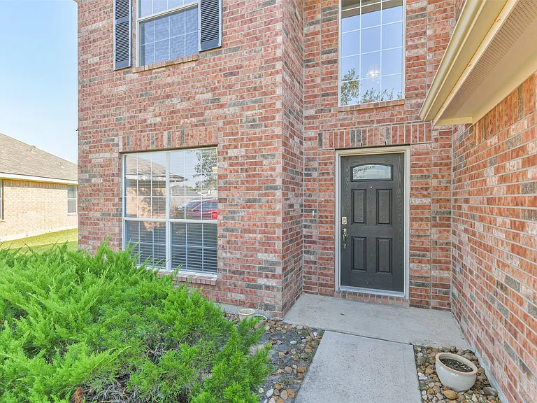 2507 Liza Ct — Photo 2
