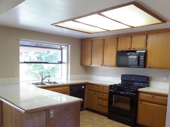 2nd image of 25261 Brodiaea Ave