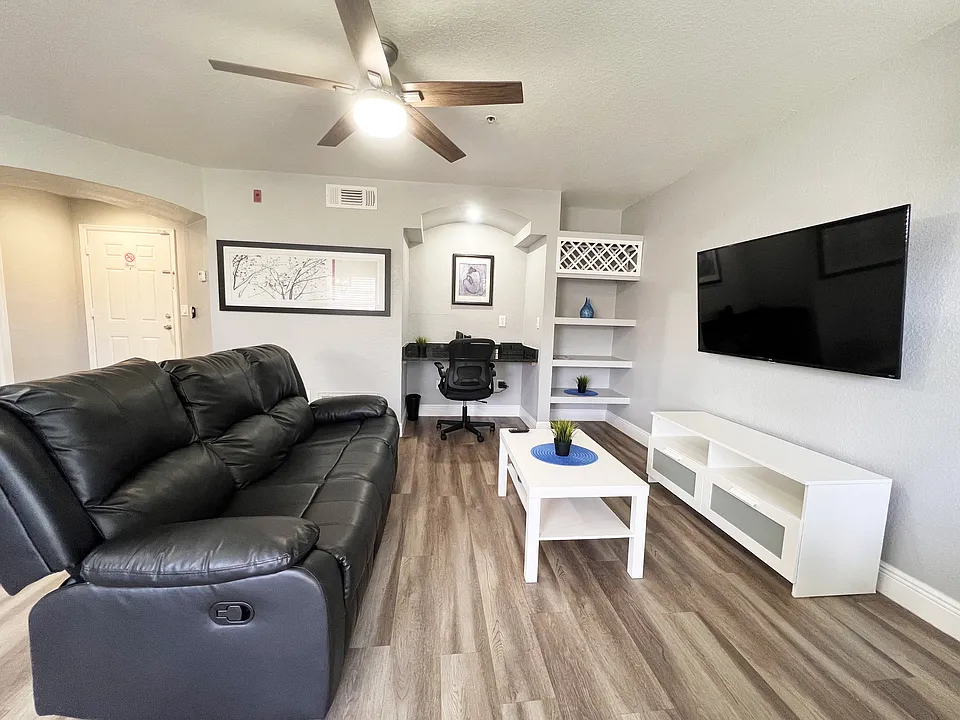 7320 Westpointe Blvd #825