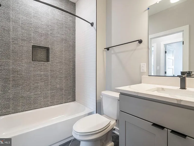 3401 Hamilton St #6 — Photo 28