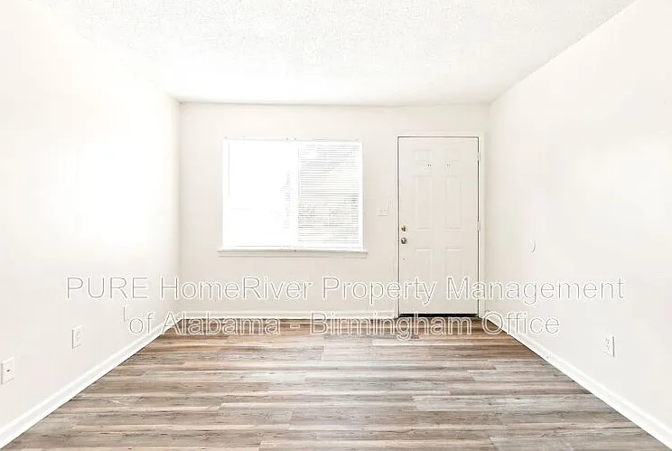 3 bed, 1.0 bath, $980 — Photo 2