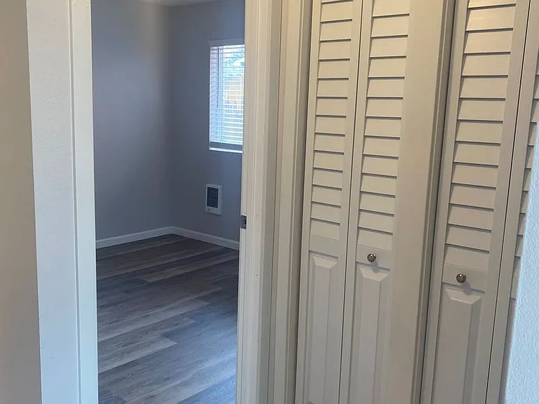 133 E Chelan Ave — Photo 22