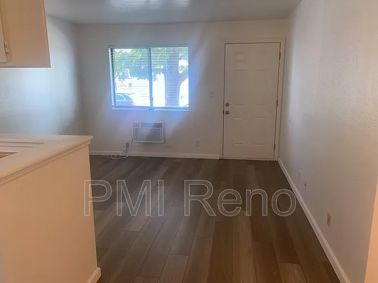 1015 Locust St #C — Photo 3