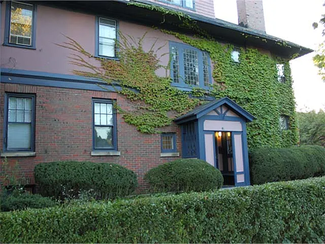 32 Portsmouth Ter #2 — Photo 10