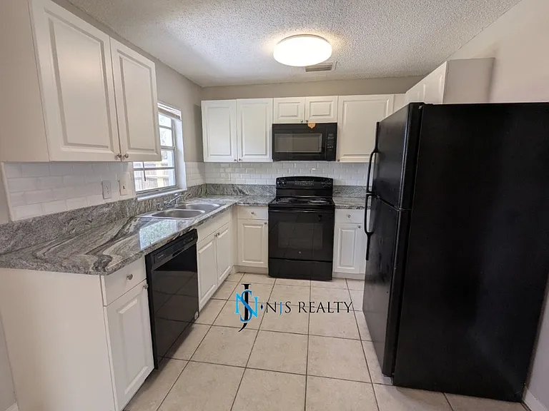 3153 Lodi Dr — Photo 6