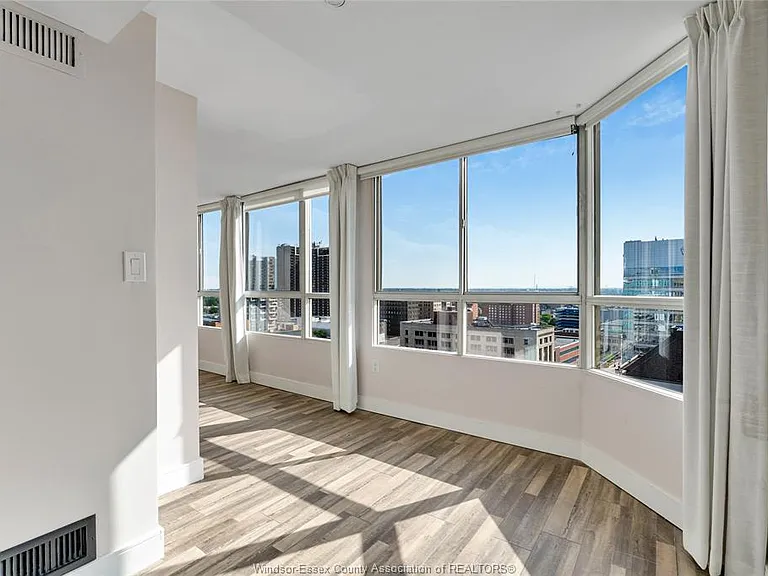 75 Riverside Dr E #1902 — Photo 19