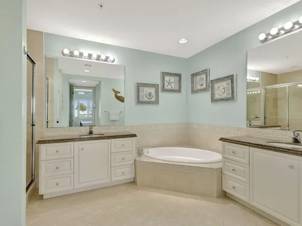 22 Harbour Isle Drive W #105, Fort Pierce, FL 34949