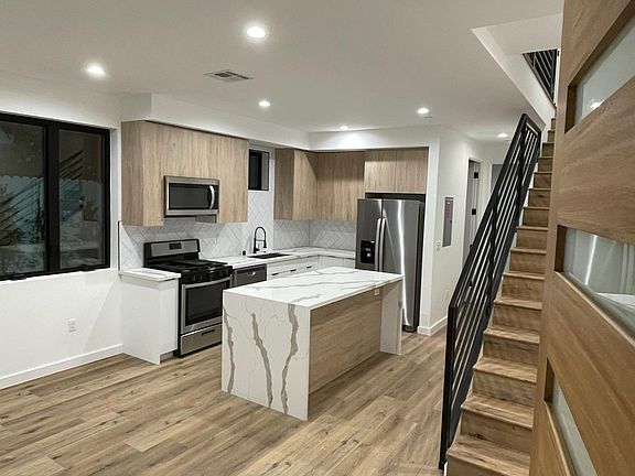 4th image of 1931 Vista Del Mar St #1/2