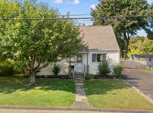 26 Hakim St, Danbury, CT 06810