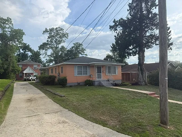 633 E College Ave — Photo 18